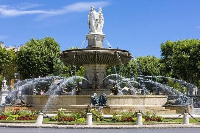 Aix-en-Provence, cours Mirabeau, fontaine et platanes