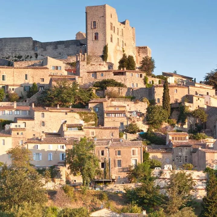 Lacoste, village d'artistes du Luberon, château du Marquis de Sade