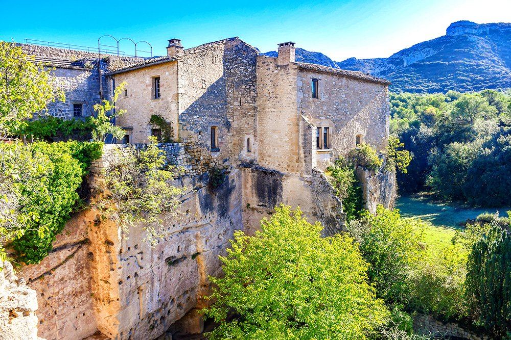 Les Taillades, village de pierres calcaires, Luberon